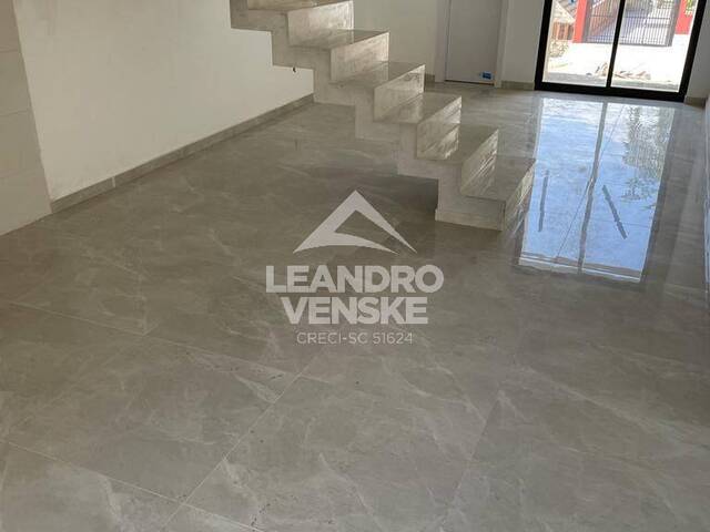 Sobrado para Venda em Joinville - 4