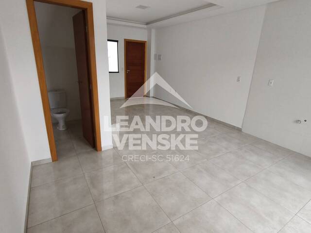 Sobrado para Venda em Joinville - 4