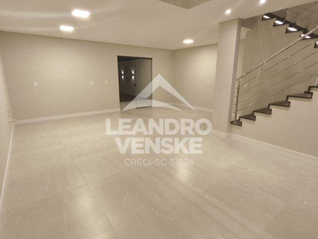 Sobrado para Venda em Joinville - 4